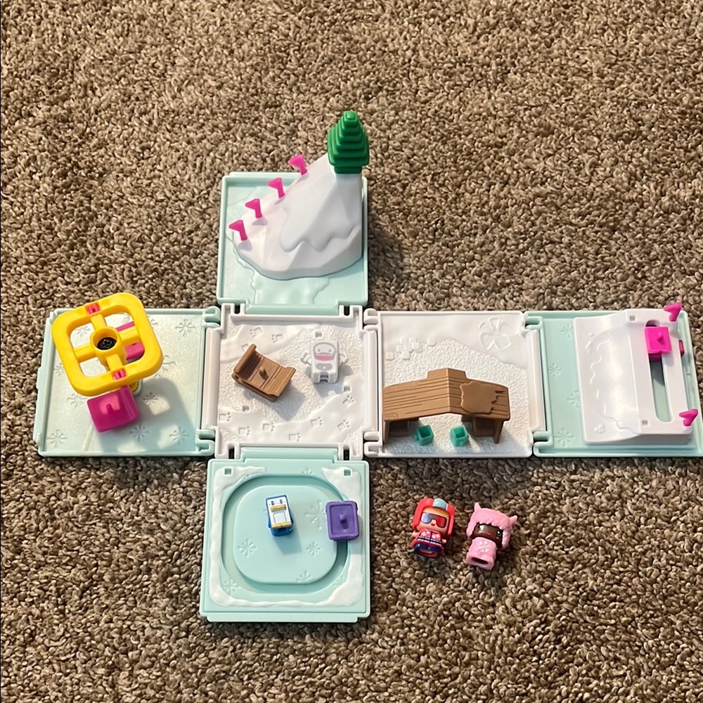 My Mini Mixie Qs Ski Vacation Playset Toy
